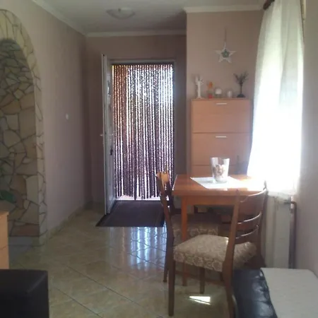 - Balaton 18118 Nyaraló