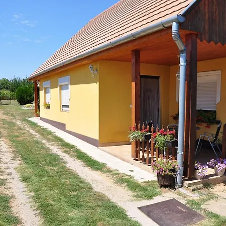 Nyaraló - Balaton 18118 *