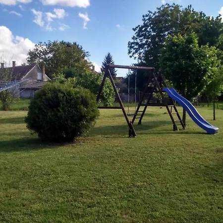 - Balaton 18118 Nyaraló *