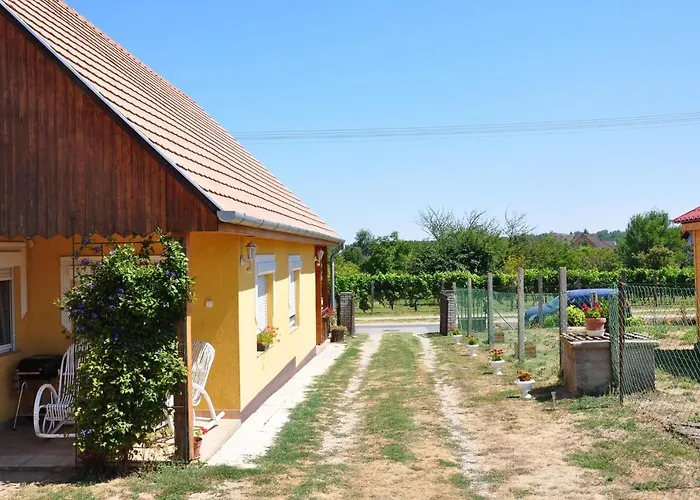 - Balaton 18118 Balatonbereny