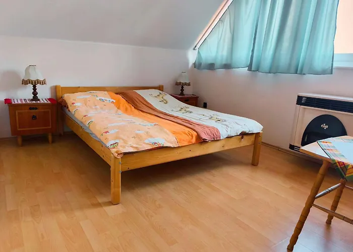 - Balaton 18118 Balatonbereny